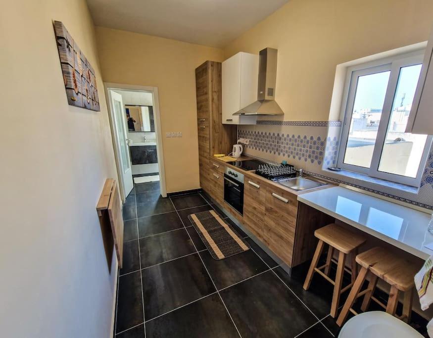 Comfy And Cosy. Apartment Сейнт Полс Бей Екстериор снимка