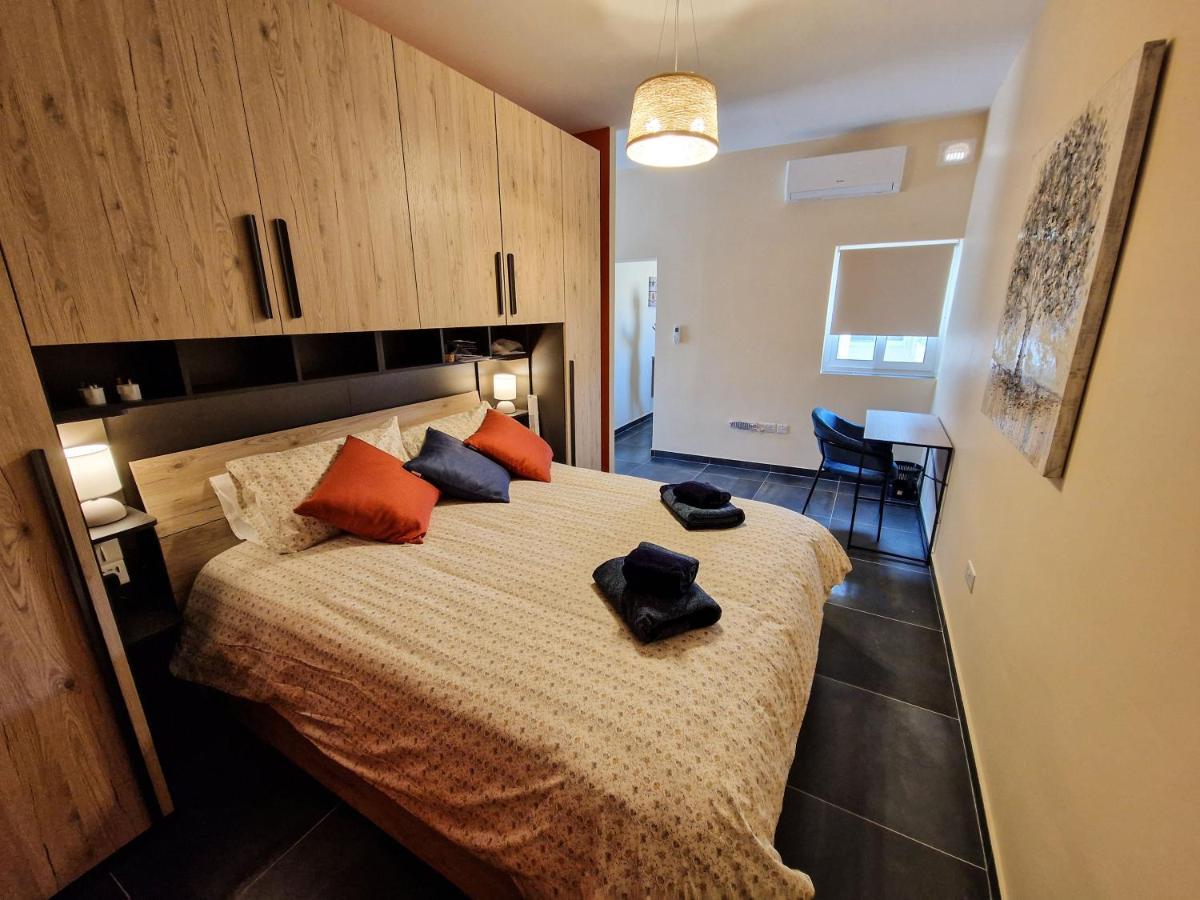 Comfy And Cosy. Apartment Сейнт Полс Бей Екстериор снимка