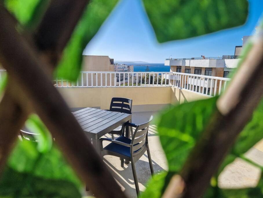 Comfy And Cosy. Apartment Сейнт Полс Бей Екстериор снимка
